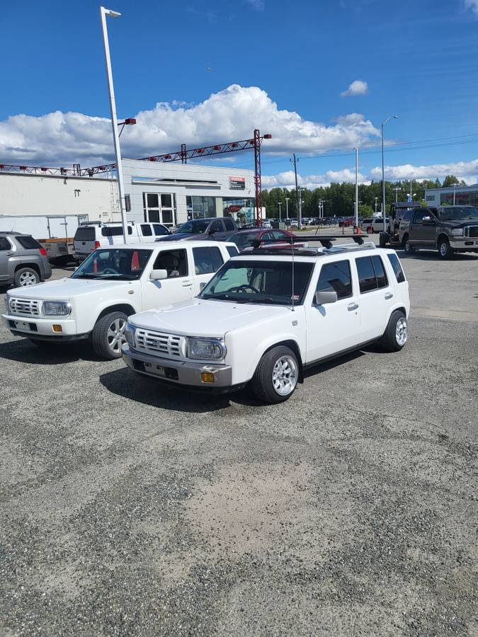 Nissan-Rasheen-1995-white