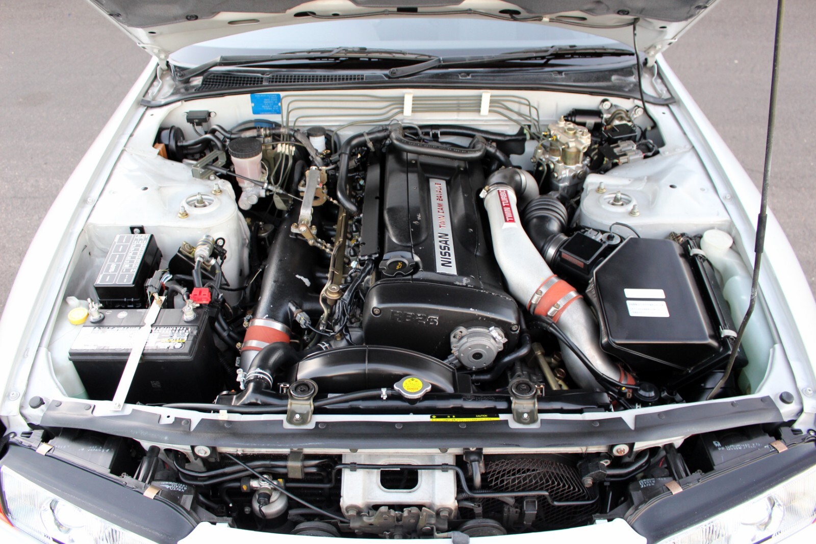 Nissan-Skyline-1992-Coupe-16