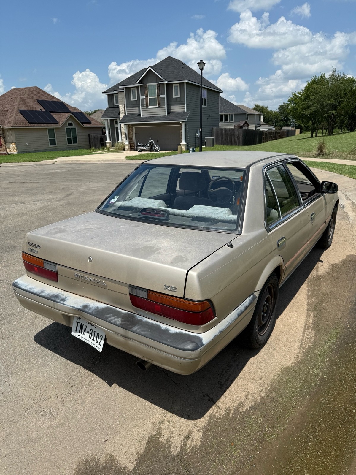 Nissan-Stanza-1991-2