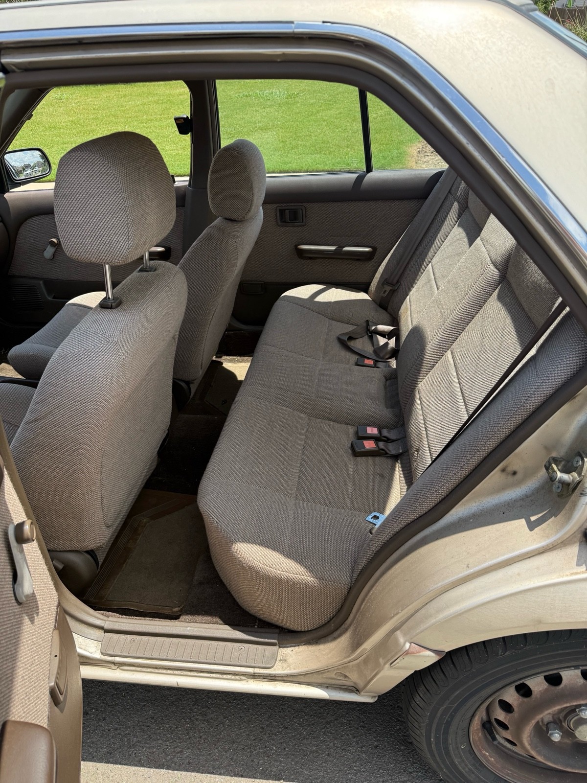 Nissan-Stanza-1991-5