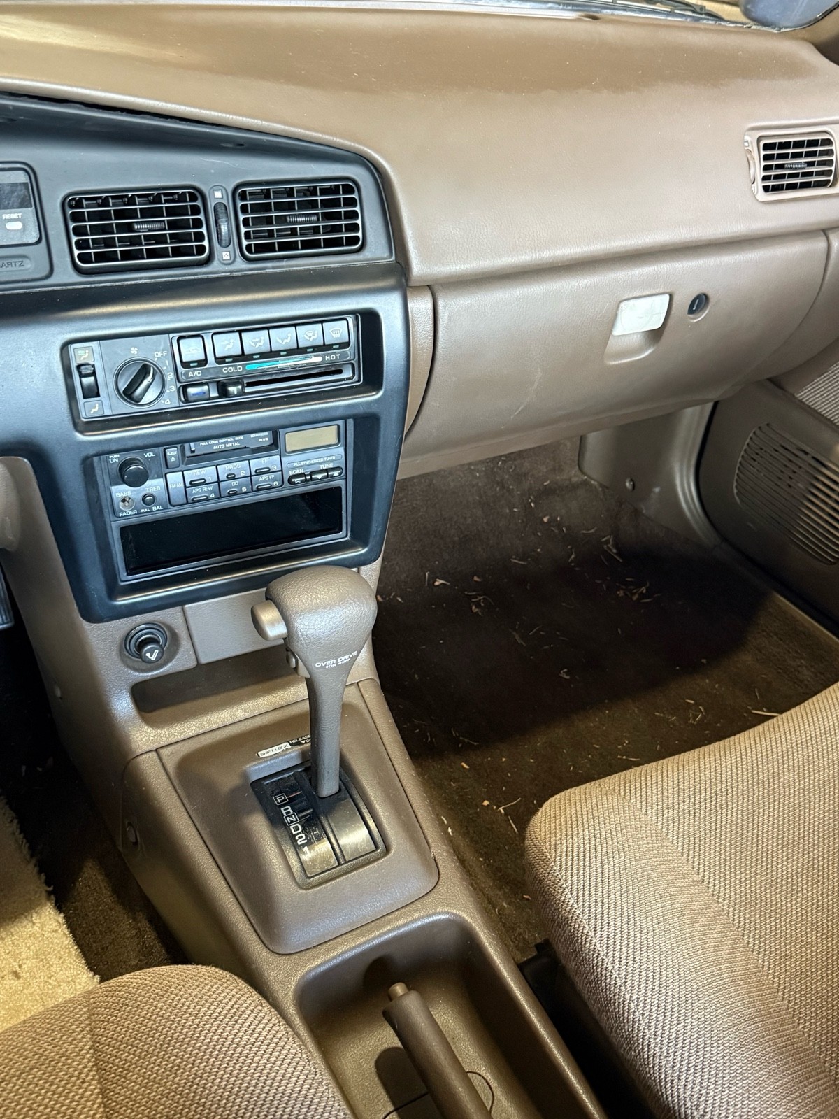 Nissan-Stanza-1991-7