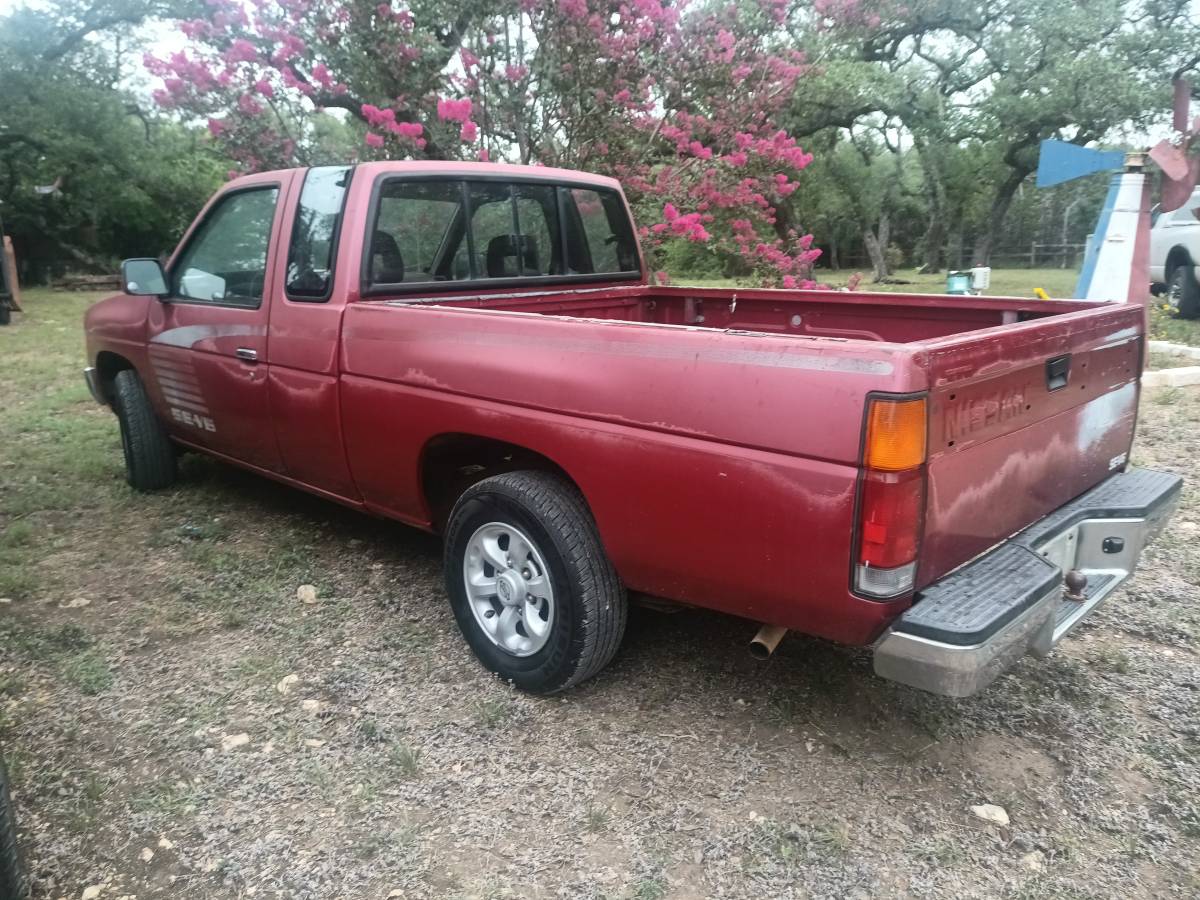 Nissan-Truck-xe-1993-red-1