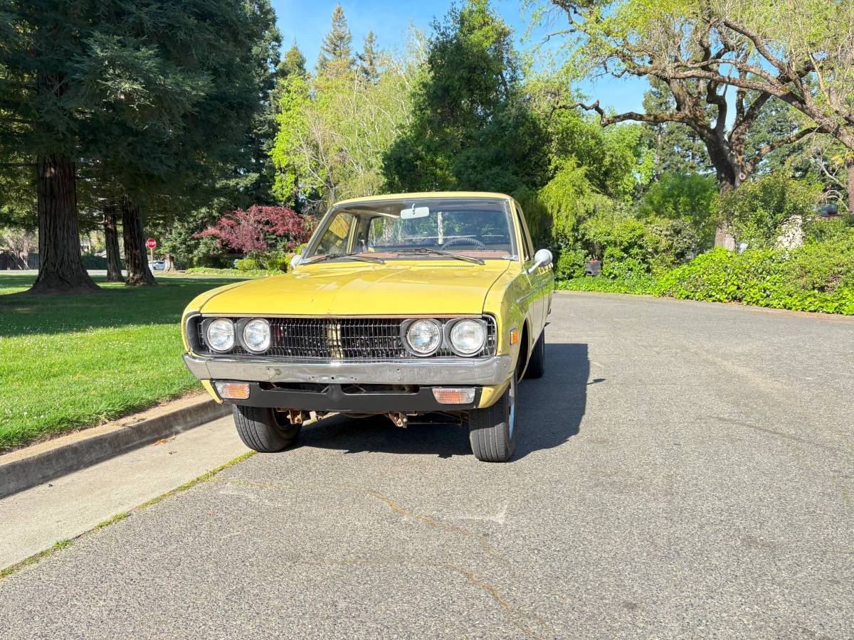 Nissan-datsun-620-1973-yellow-1