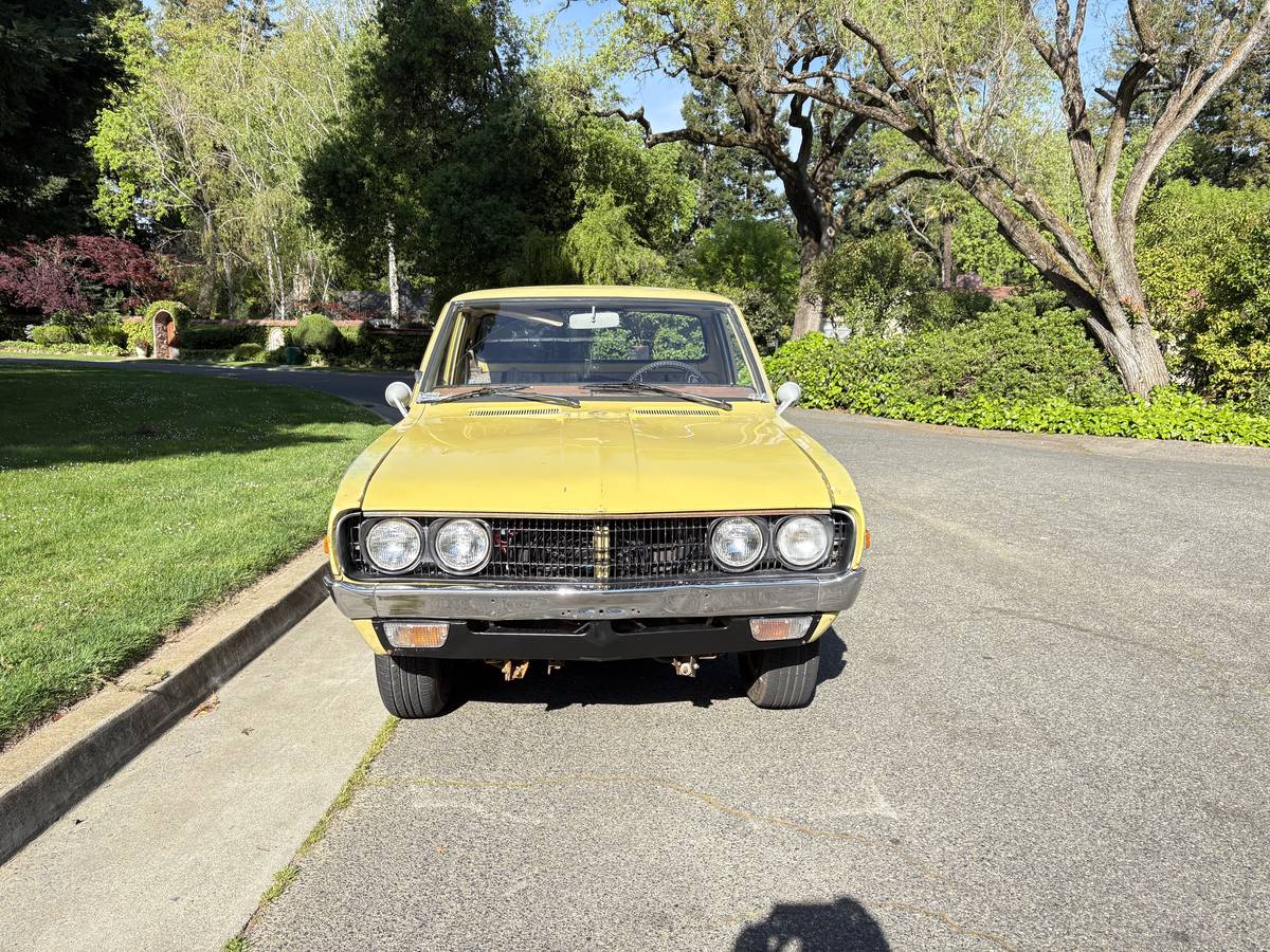 Nissan-datsun-620-1973-yellow-2