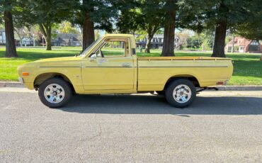 Nissan-datsun-620-1973-yellow-4