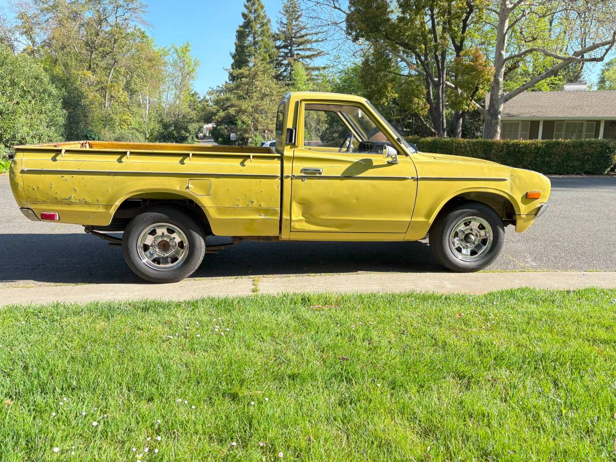 Nissan-datsun-620-1973-yellow-6