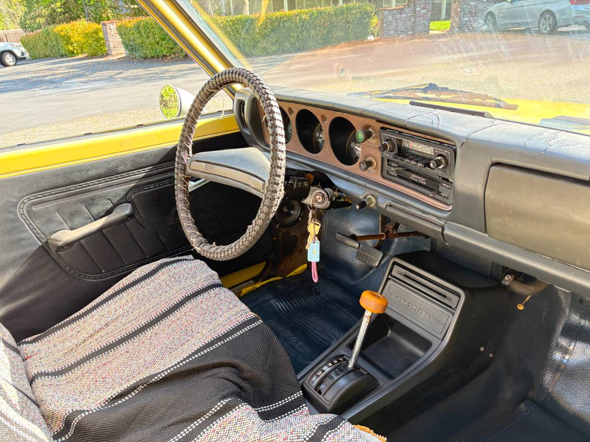 Nissan-datsun-620-1973-yellow-7