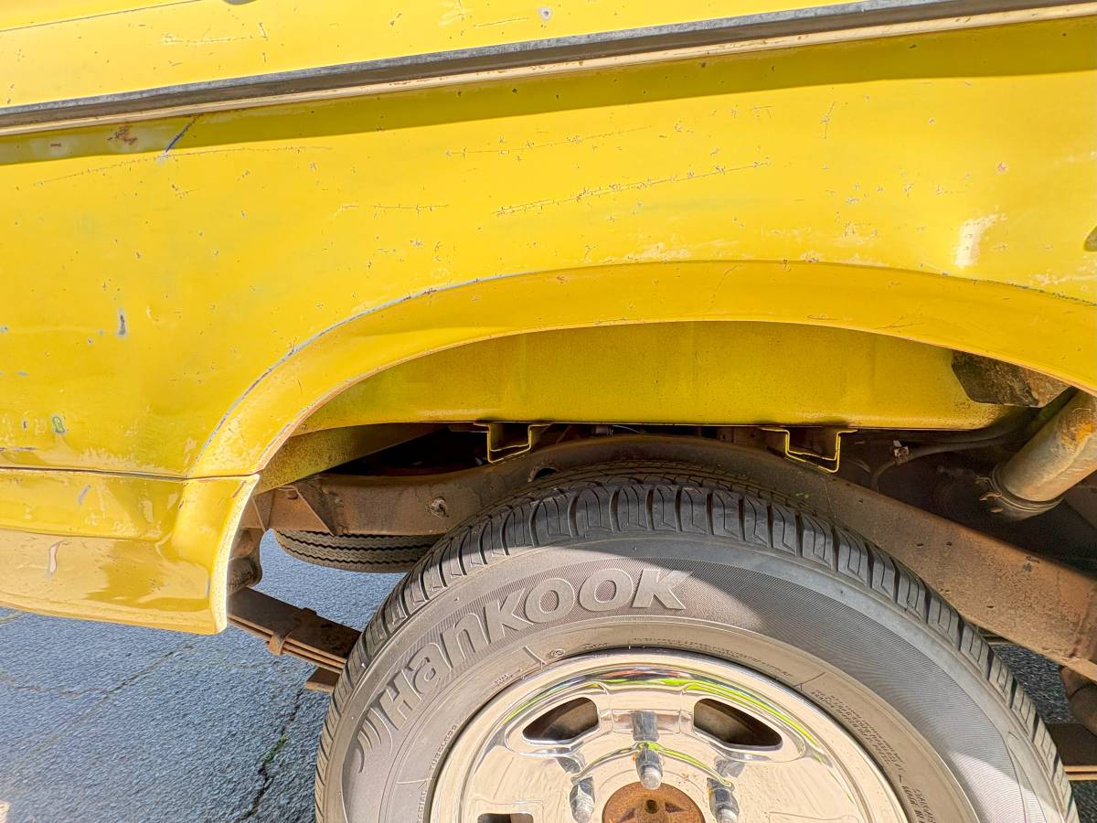 Nissan-datsun-620-1973-yellow-8