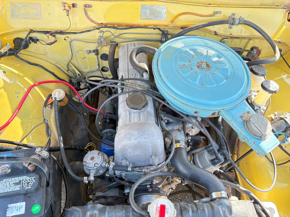 Nissan-datsun-620-1973-yellow-9