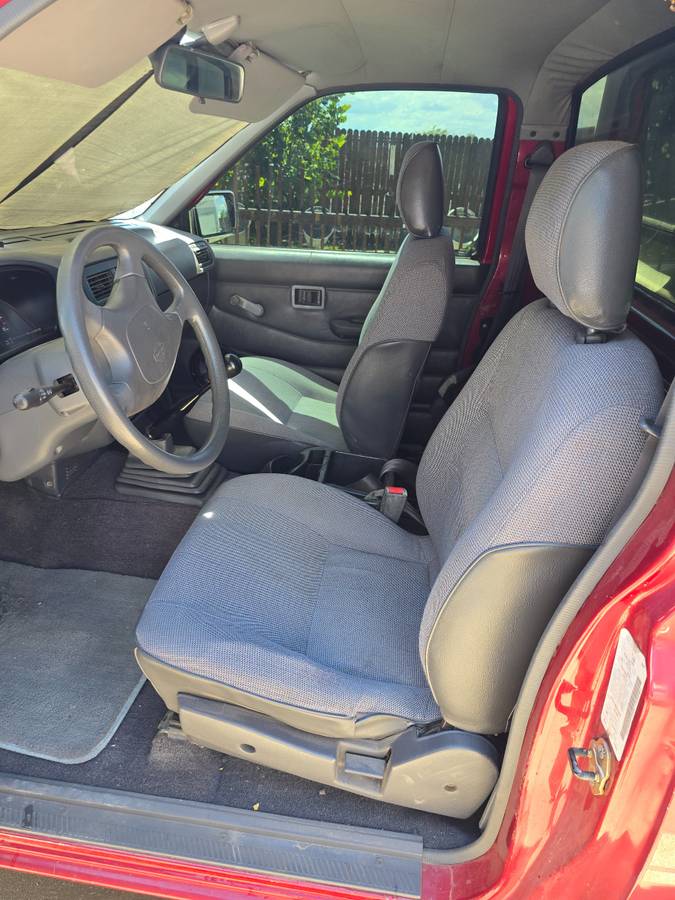 Nissan-hardbody-pickup-1994-red-7