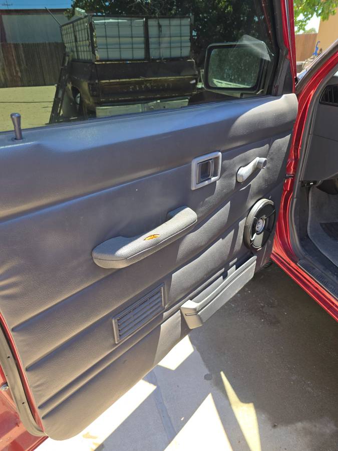 Nissan-hardbody-pickup-1994-red-8