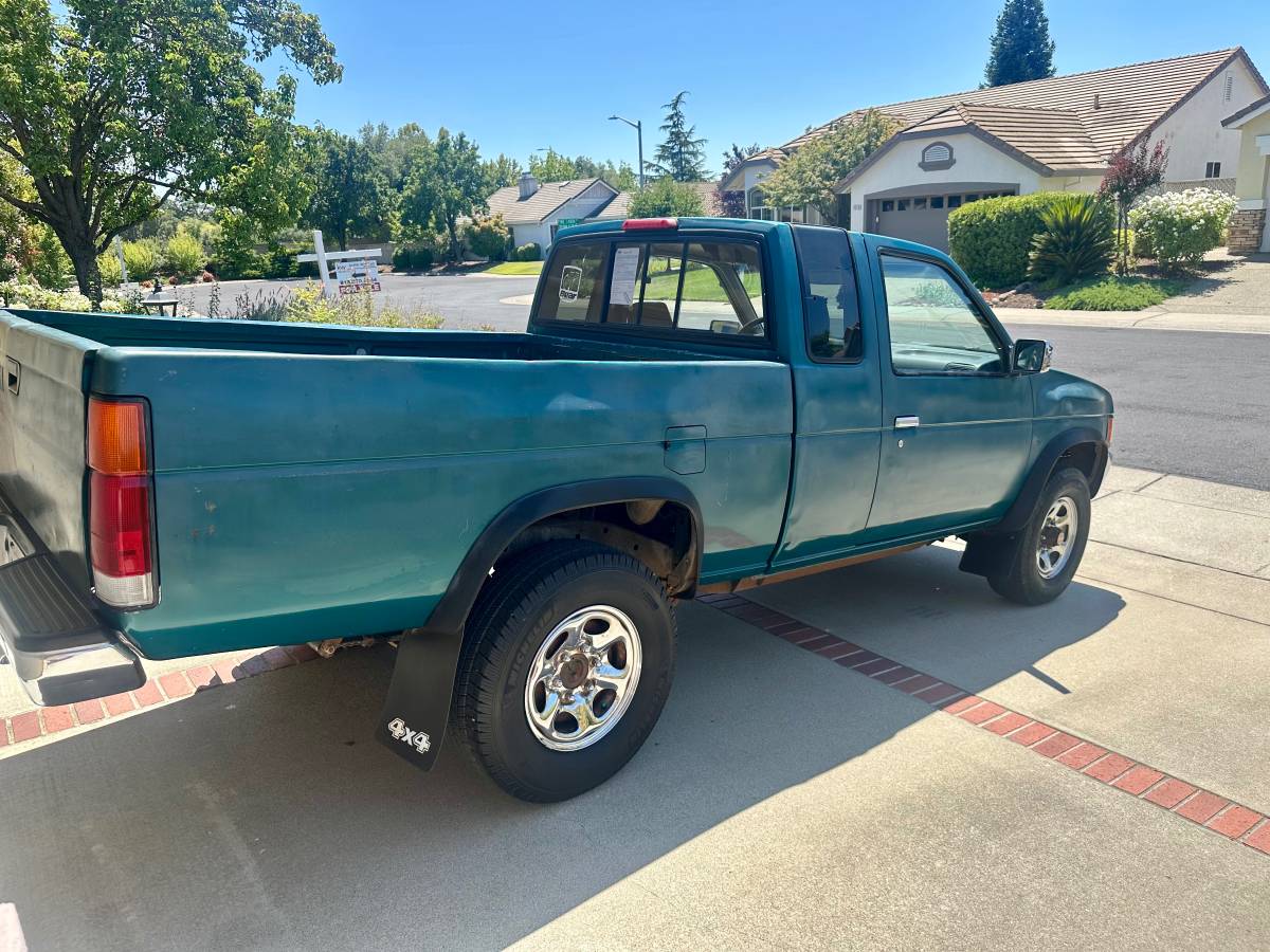 Nissan-hardbody-pickup-1995-green-2