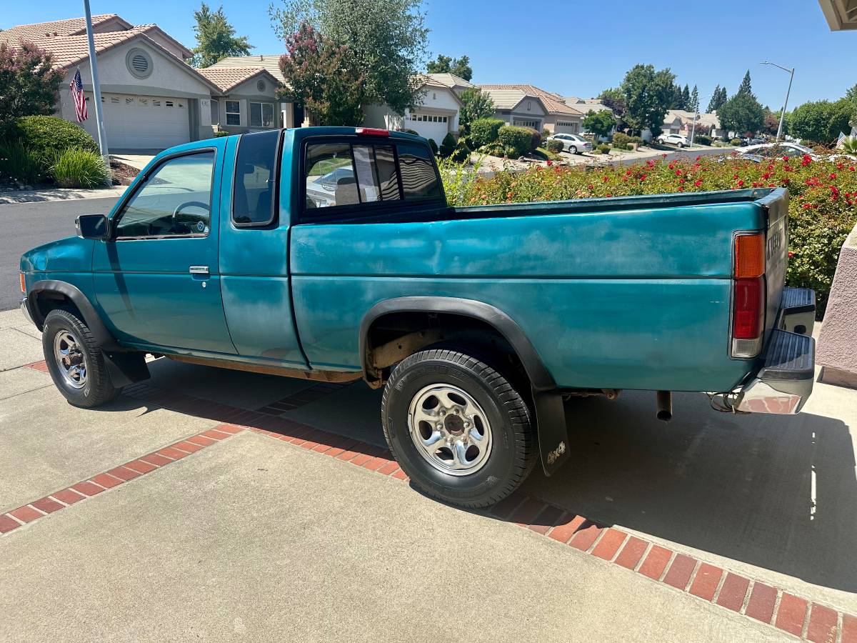 Nissan-hardbody-pickup-1995-green-3