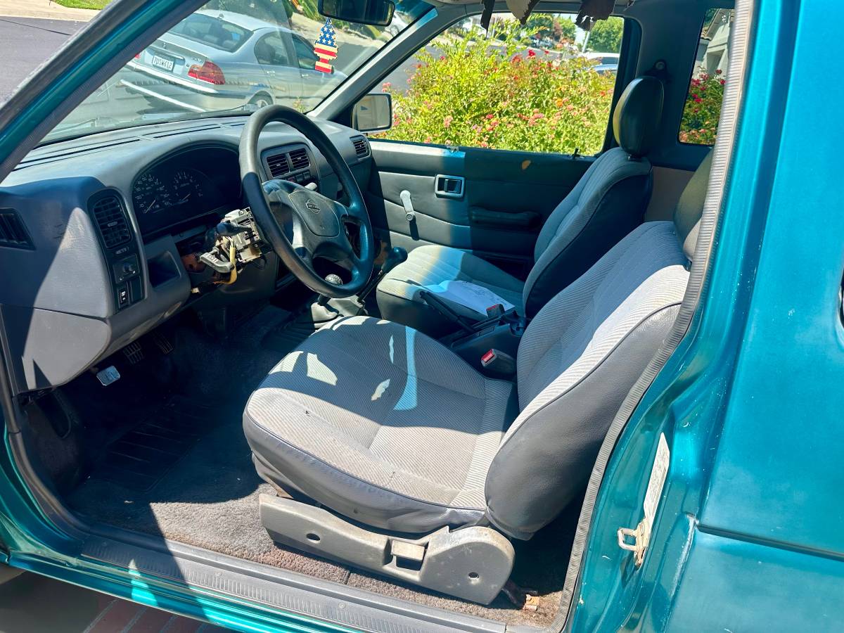 Nissan-hardbody-pickup-1995-green-4
