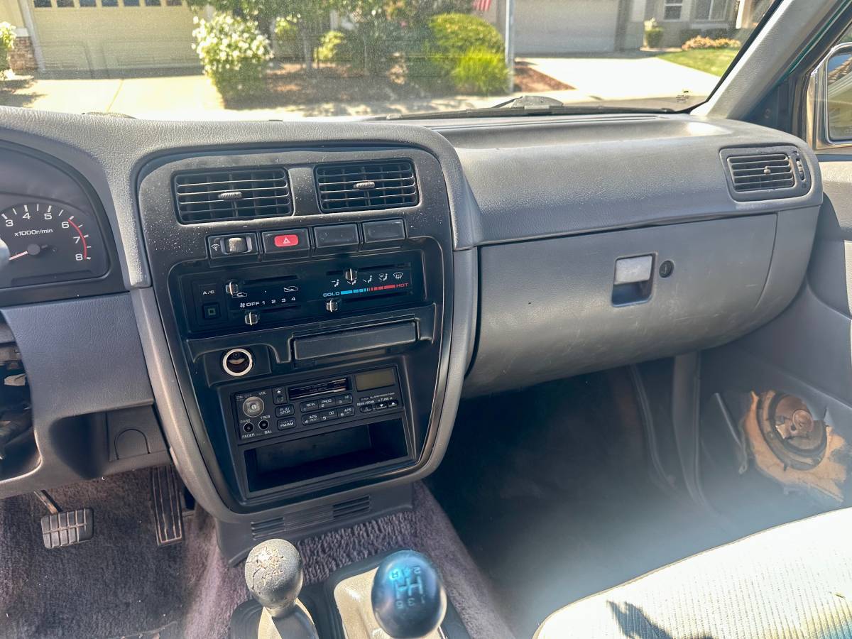 Nissan-hardbody-pickup-1995-green-5