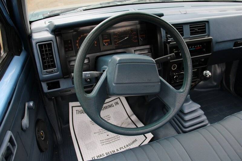 Nissan-other-pickups-1989-blue-12