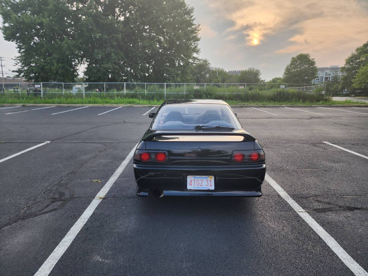 Nissan-skyline-1991-black-18