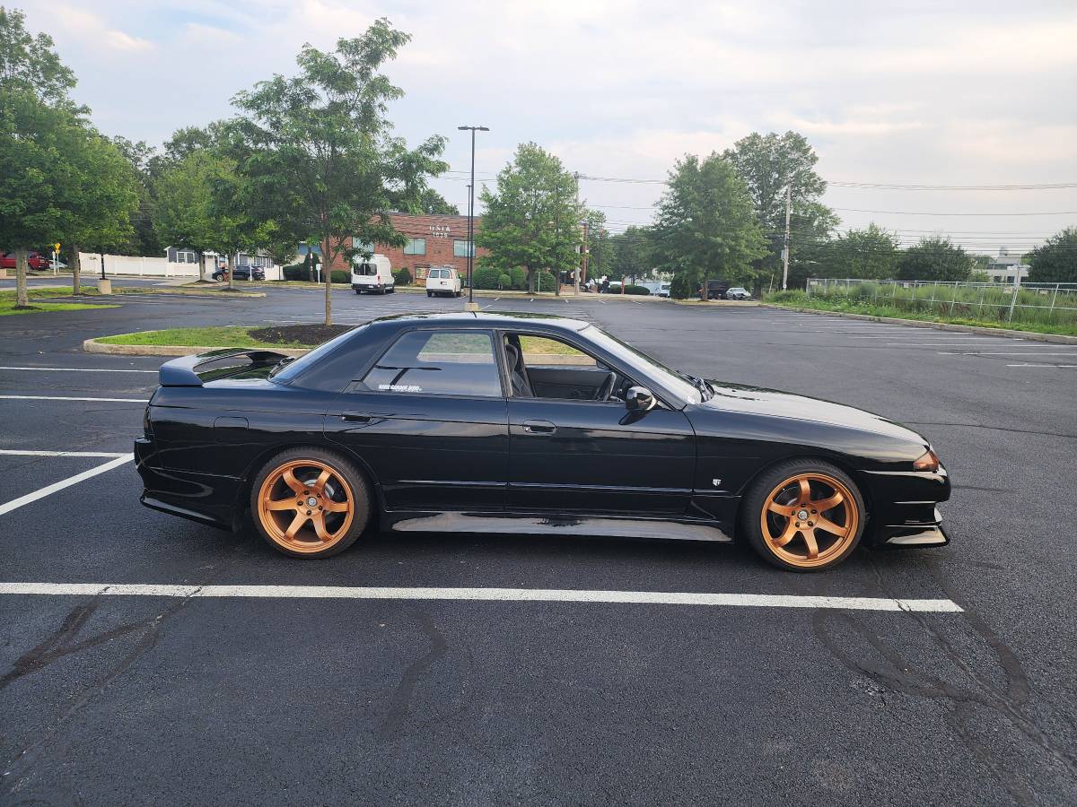 Nissan-skyline-1991-black-21