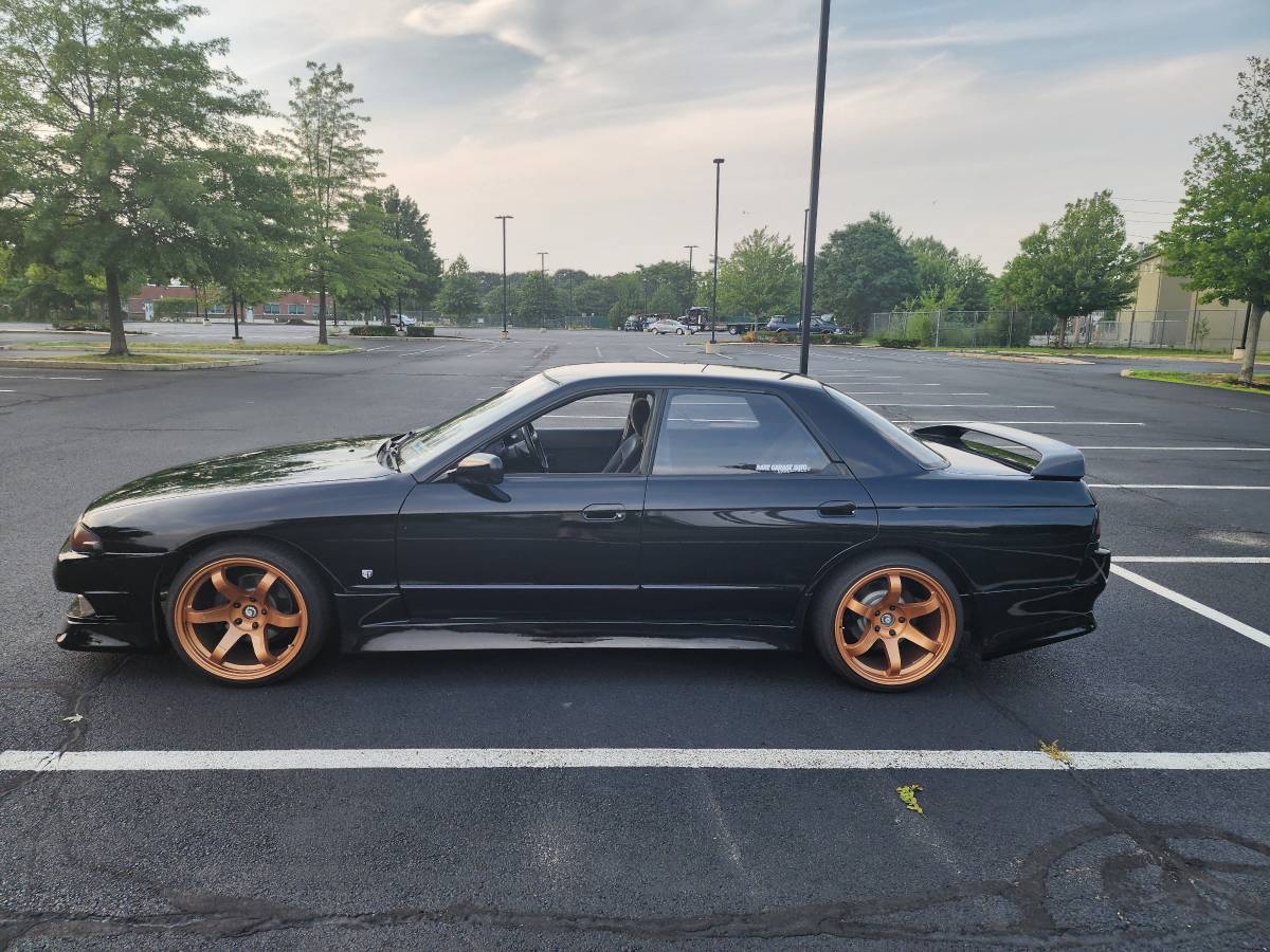 Nissan-skyline-1991-black