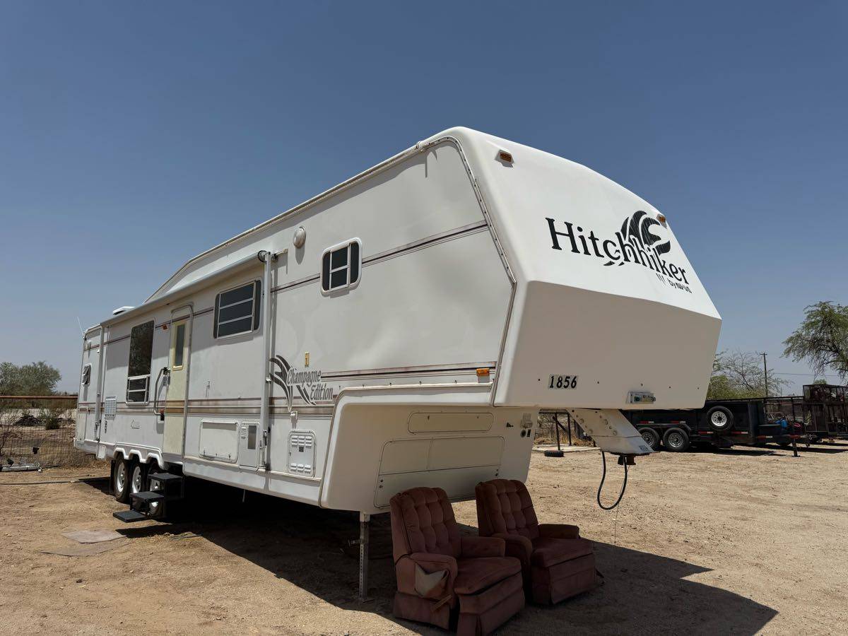 Nuwa-hitchhicker-1995-white-5