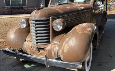 Oldsmobile-1937-brown-2