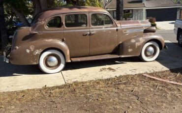 Oldsmobile-1937-brown-3