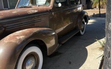 Oldsmobile-1937-brown