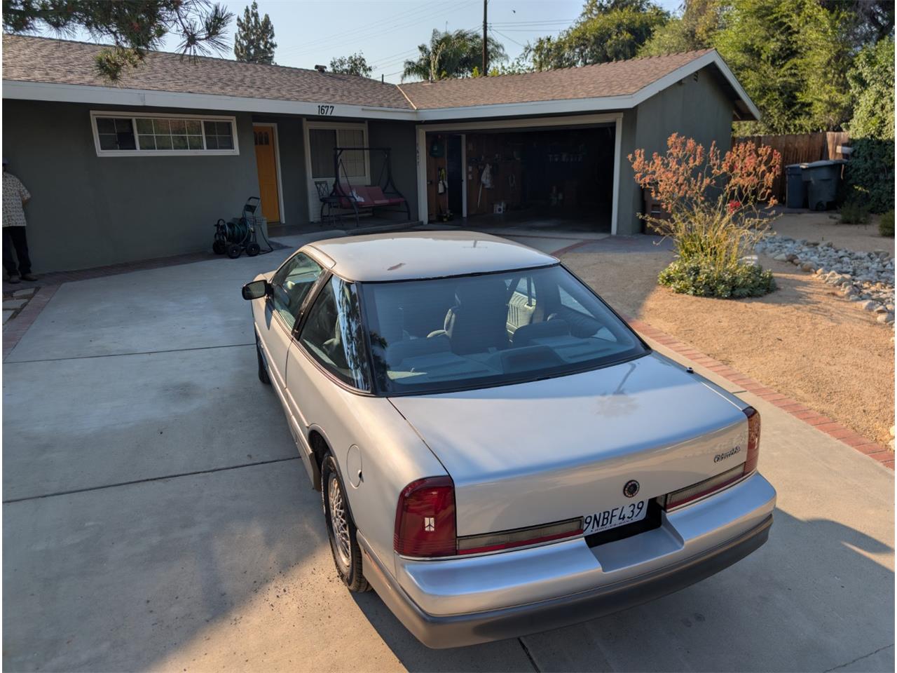 Oldsmobile-2-dr-sedan-1988-silver-gray-11