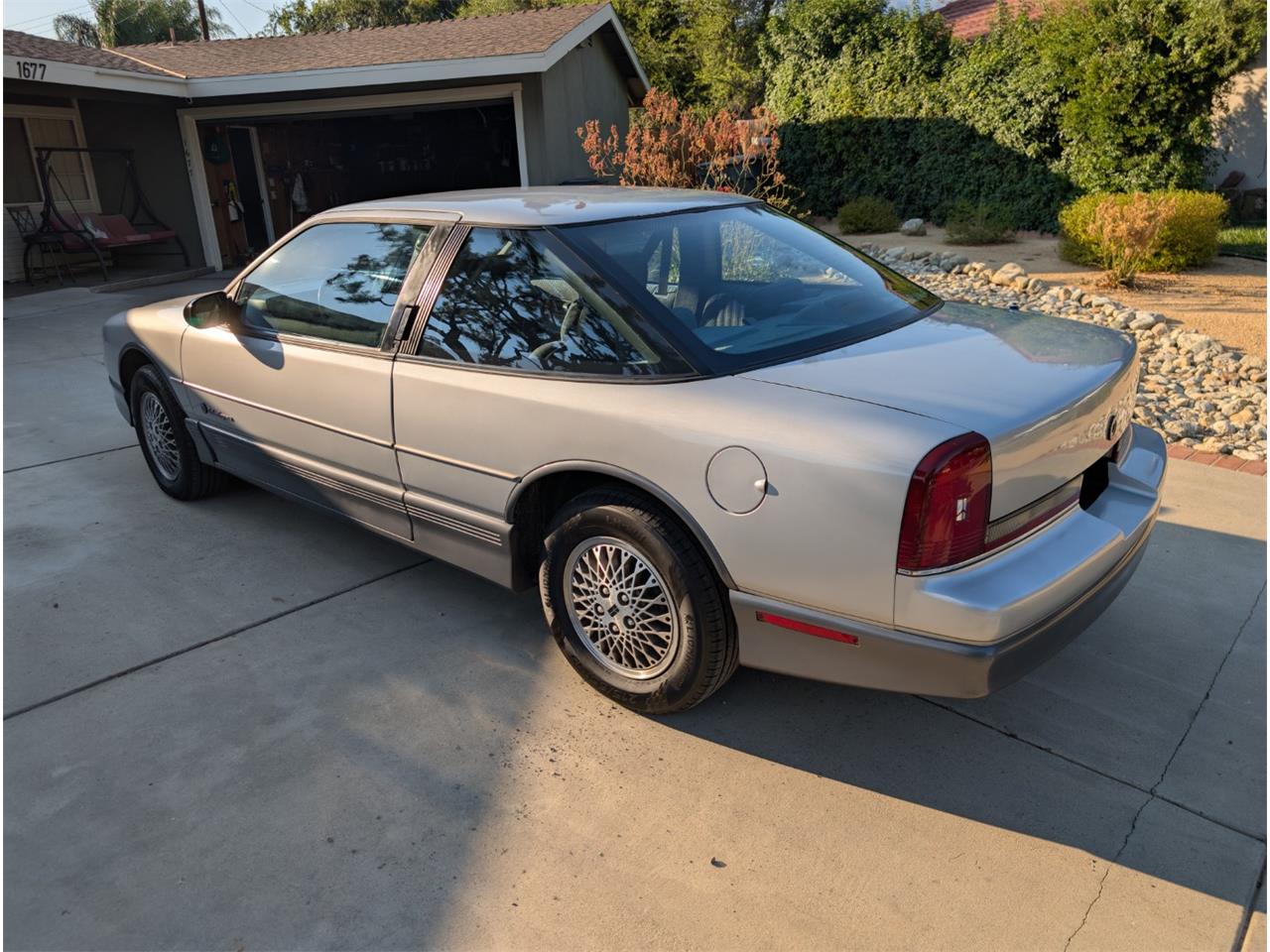 Oldsmobile-2-dr-sedan-1988-silver-gray-12