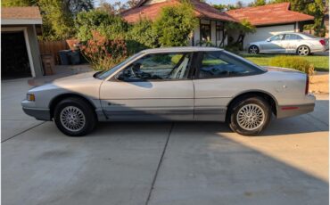 Oldsmobile-2-dr-sedan-1988-silver-gray-13
