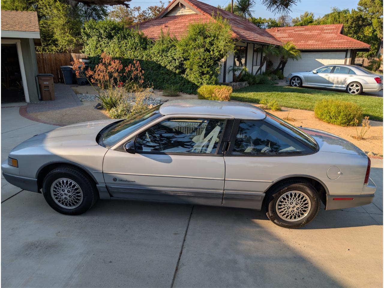Oldsmobile-2-dr-sedan-1988-silver-gray-14