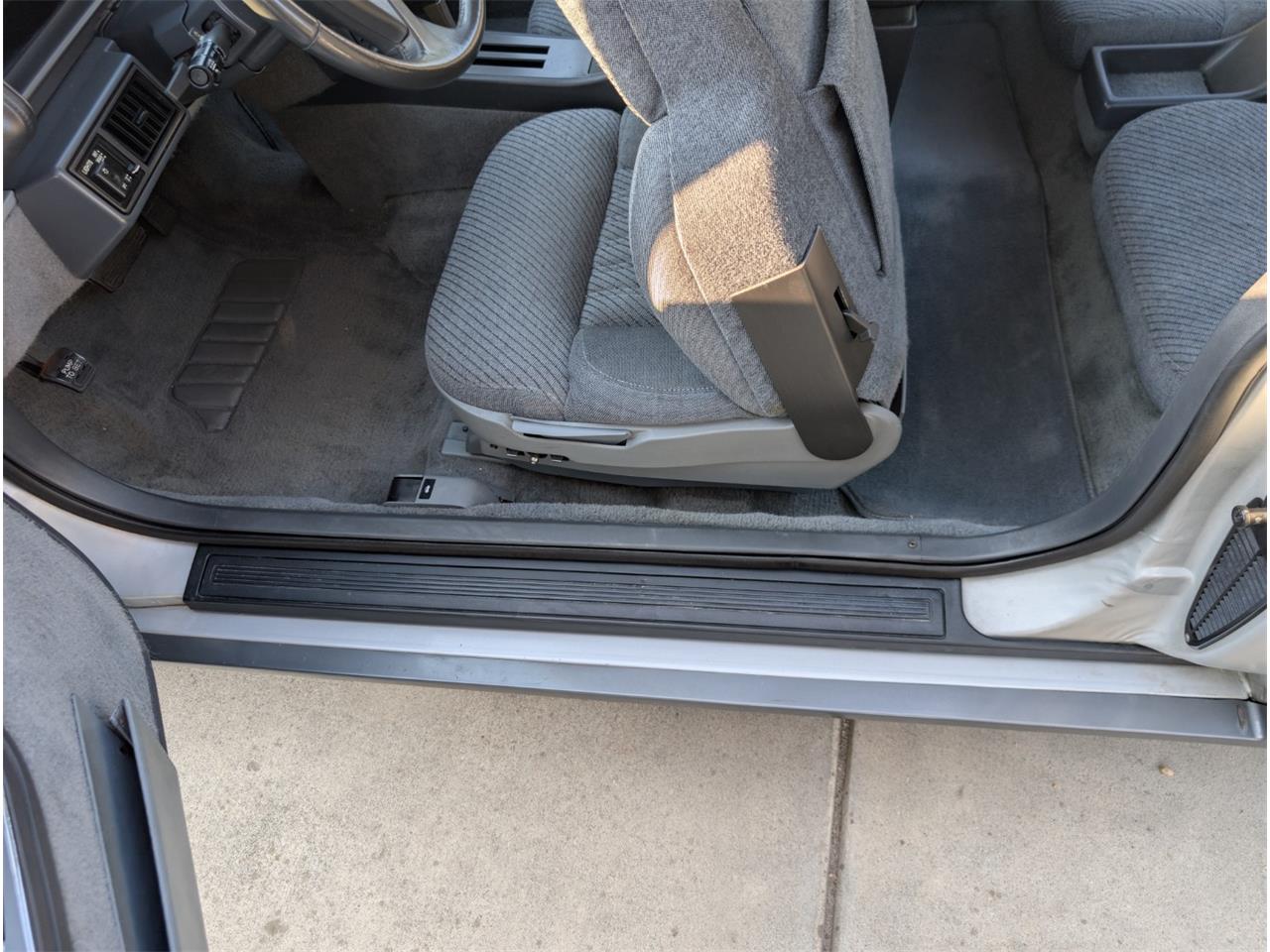 Oldsmobile-2-dr-sedan-1988-silver-gray-16
