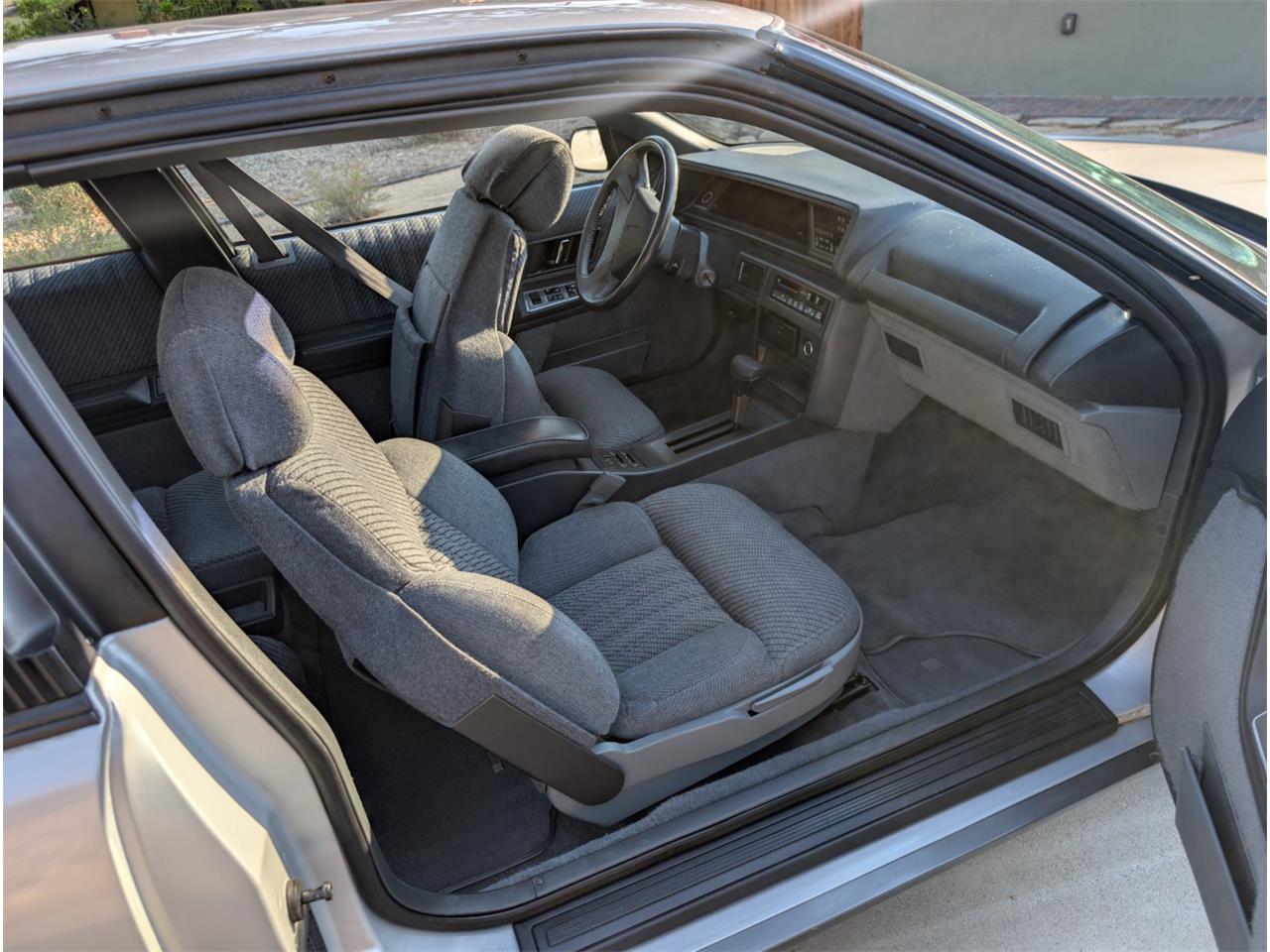 Oldsmobile-2-dr-sedan-1988-silver-gray-25