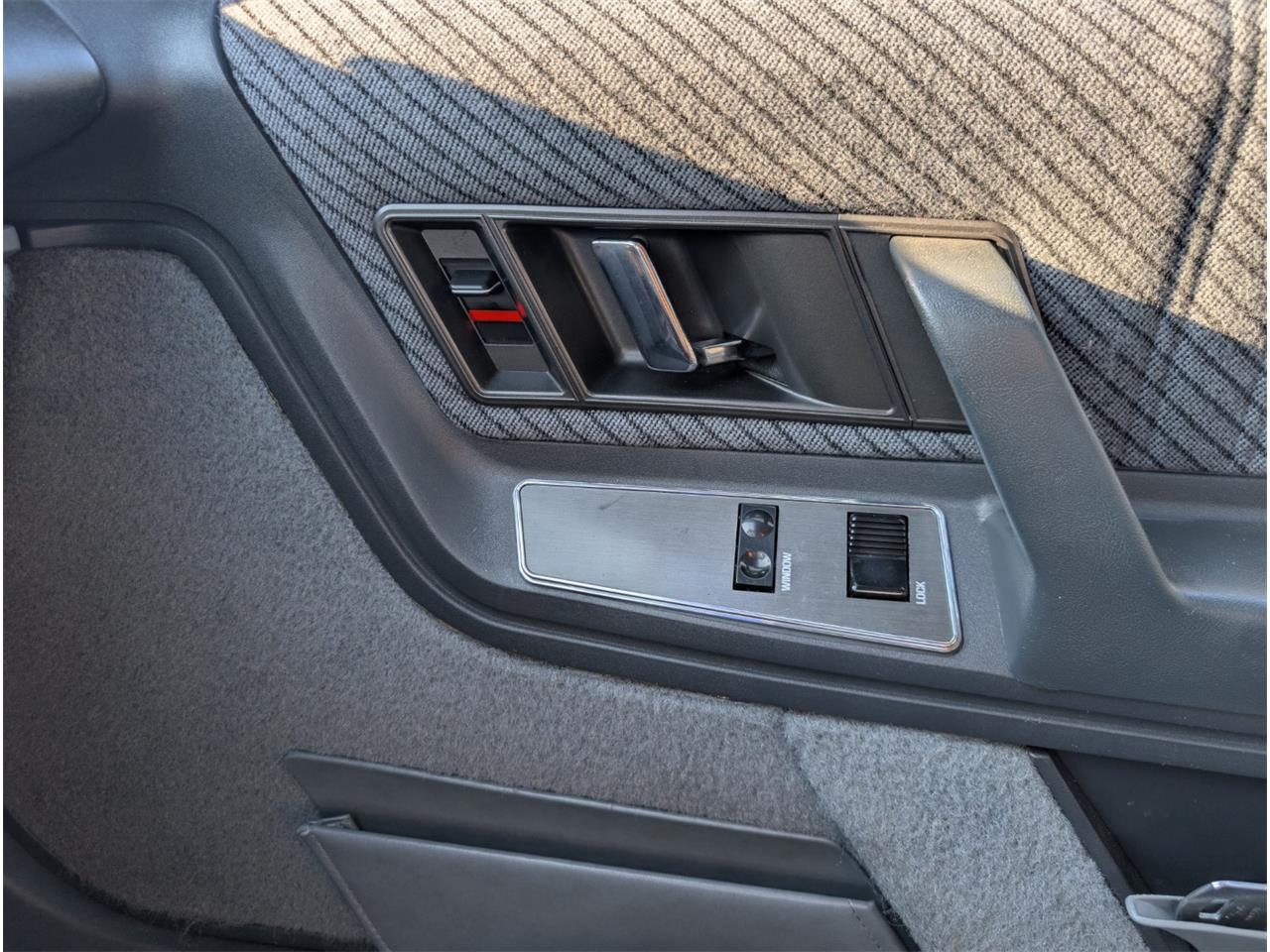 Oldsmobile-2-dr-sedan-1988-silver-gray-28