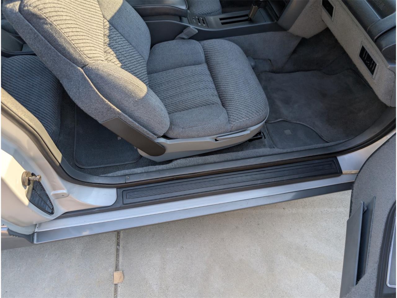 Oldsmobile-2-dr-sedan-1988-silver-gray-33