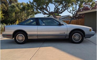 Oldsmobile-2-dr-sedan-1988-silver-gray-8