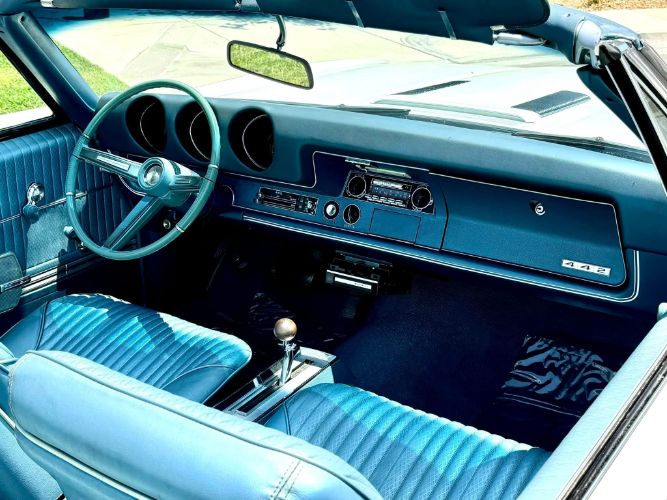 Oldsmobile-442-1968-Provincial-WhiteBla-Blue-18
