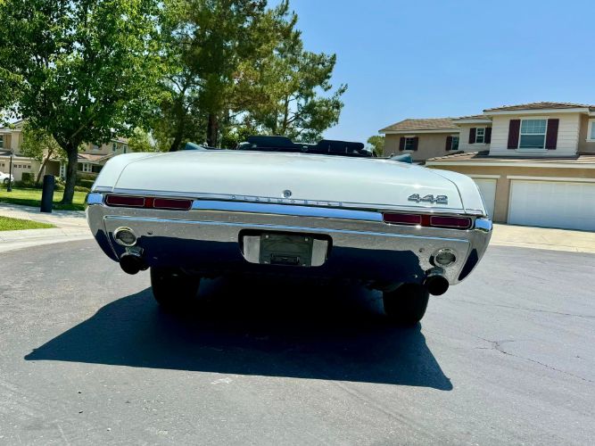 Oldsmobile-442-1968-Provincial-WhiteBla-Blue-25