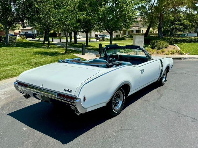 Oldsmobile-442-1968-Provincial-WhiteBla-Blue-27