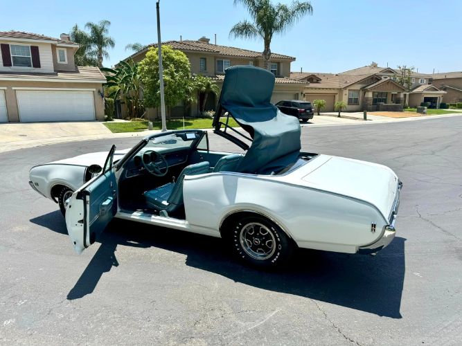 Oldsmobile-442-1968-Provincial-WhiteBla-Blue-28
