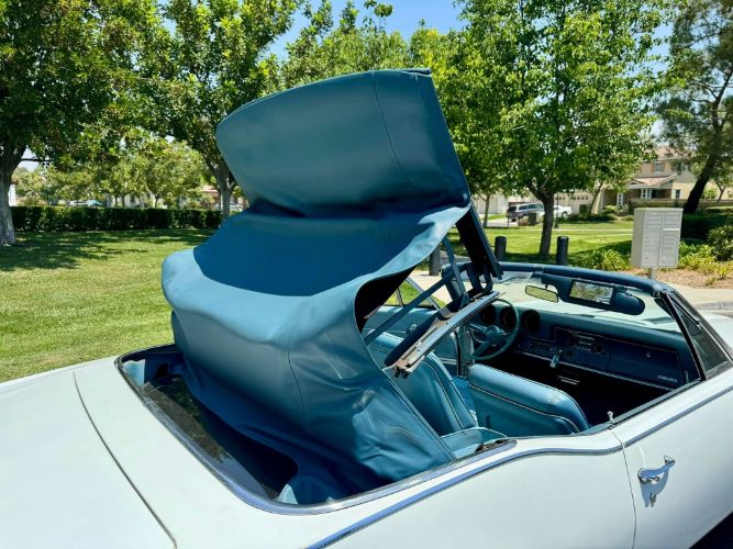 Oldsmobile-442-1968-Provincial-WhiteBla-Blue-31