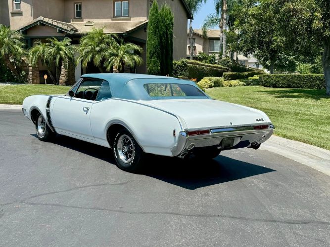 Oldsmobile-442-1968-Provincial-WhiteBla-Blue-33