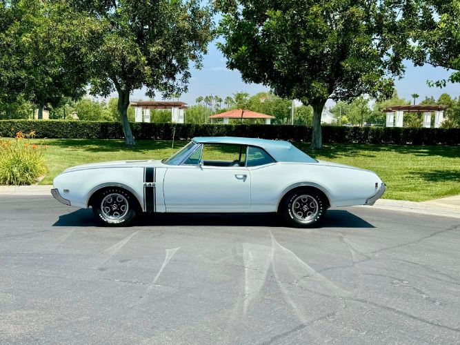 Oldsmobile-442-1968-Provincial-WhiteBla-Blue-34