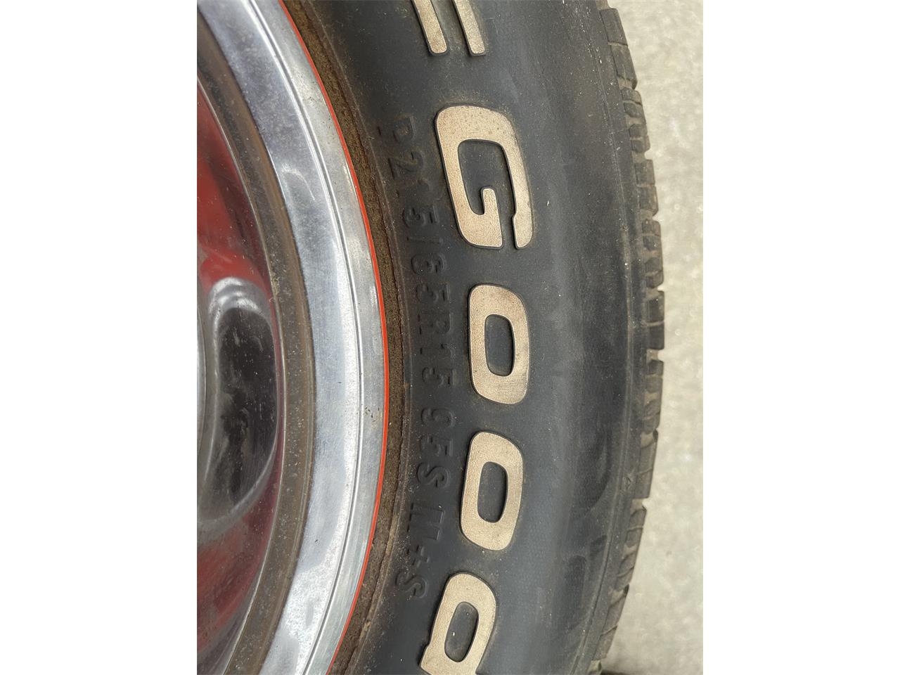 Oldsmobile-442-1975-SilverMaroon-Stripe-Maroon-12