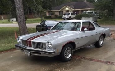 Oldsmobile-442-1975-SilverMaroon-Stripe-Maroon-15