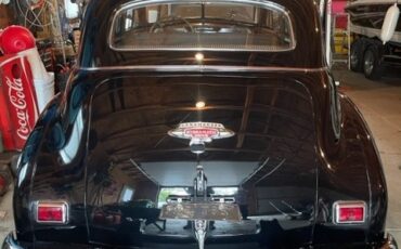 Oldsmobile-66-1947-Sedan-2