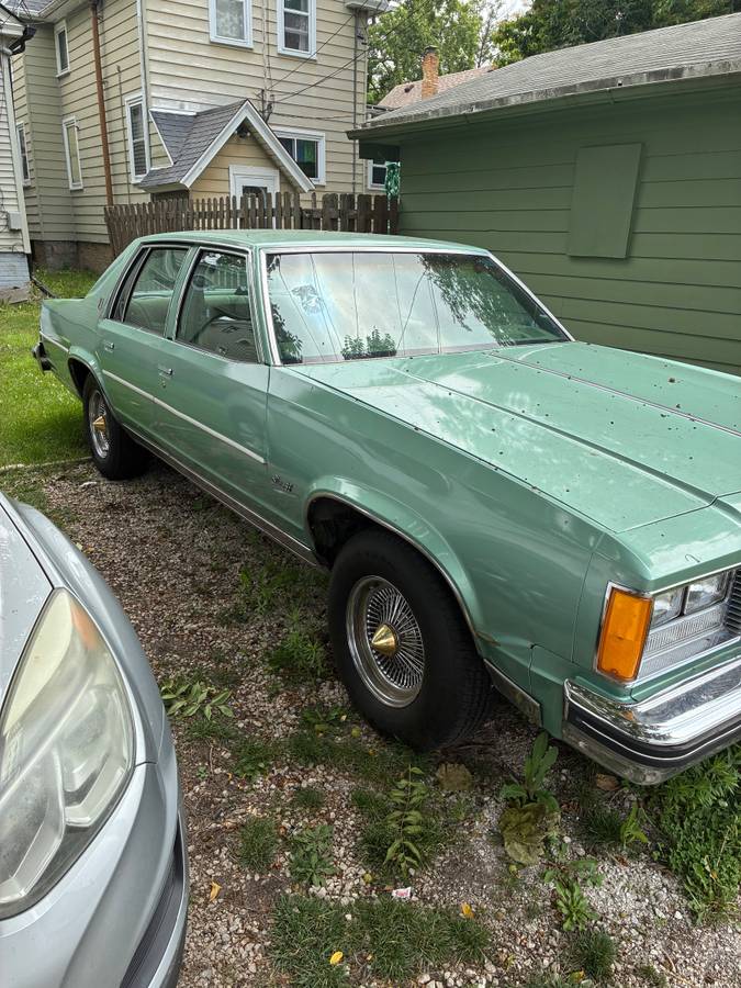 Oldsmobile-88-1979-green-4