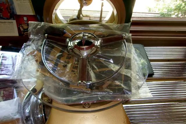 Oldsmobile-98-1941-32