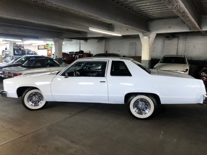 Oldsmobile-98-1977-Alpine-White-Sky-Blue-Crushed-Vel-1