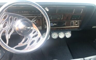 Oldsmobile-98-1977-Alpine-White-Sky-Blue-Crushed-Vel-13